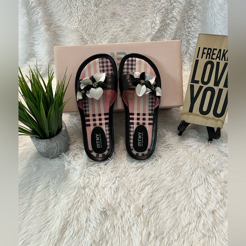๐HP๐ MTNY (Me Too New York) Maggie Black Sandals/Slides - Picture 2 of 13